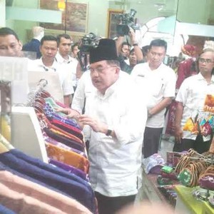 Kunjungi Sentra Sasirangan, JK Berharap Produk Lokal Makin Diminati
