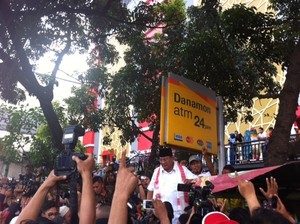 Prabowo Tiba-tiba Menghilang Ketika Blusukan di Tanah Abang