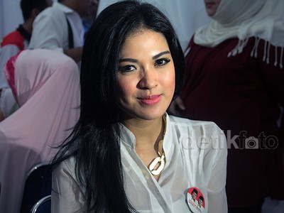 Si Manis Delia Septianti