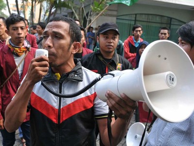 Mahasiswa Muhammadiyah Demo Wimar Witoelar