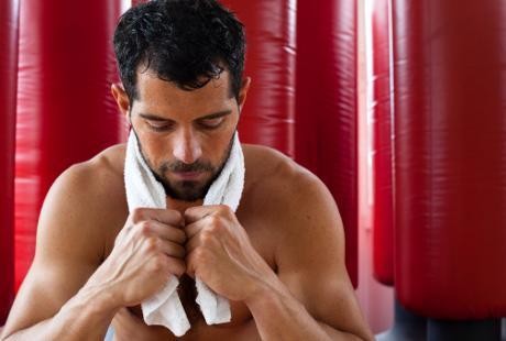 Awas Asam Lambung, Hindari Cokelat dan Keju Saat Begadang Nonton Bola