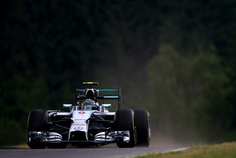 Rosberg Tercepat di Latihan Pertama, Hamilton di Posisi Dua