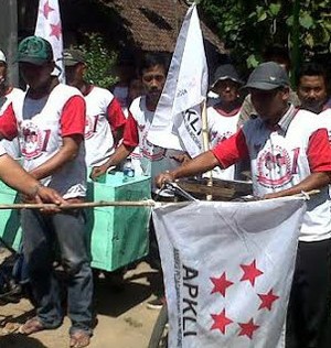 Dukung Prabowo-Hatta, 4 PKL Genjot Sepeda dari Mojokerto ke Jakarta