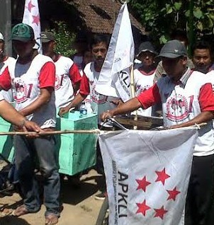 Dukung Prabowo-Hatta, 4 PKL Genjot Sepeda dari Mojokerto ke Jakarta