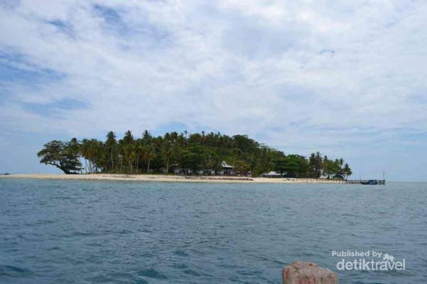 Randayan, Pulau Kecil dengan Sejuta Keindahan di Kalbar