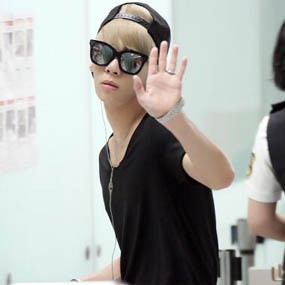 Begini Airport Fashion SHINee Saat Terbang ke Jakarta