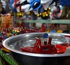 Asyiknya Bernostalgia Dengan Mainan Tradisional di Dugderan Semarang