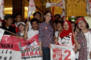 Cinta Laura Korbankan Iklan Besar Demi Dukung Jokowi di Acara Debat