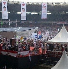 Bendera Demokrat Berkibar di Kampanye Akbar Prabowo-Hatta