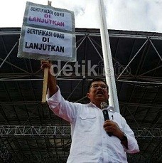 Blusukan ke Kali Baru Jakut, JK Disambut Salam 2 Jari