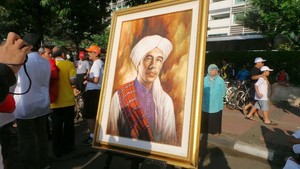 Jokowi Bersorban Mangkal di HI, Tangkal Isu SARA