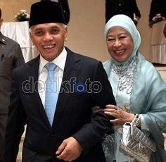 Ditemani Rasyid, Istri Hatta Rajasa Datang ke Debat Capres