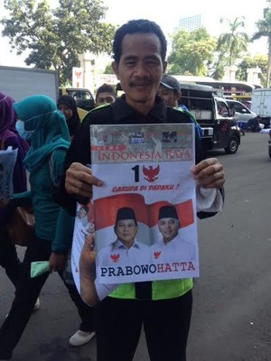 Jelang Kampanye Prabowo-Hatta, Tabloid Indonesia Raya Disebar di GBK