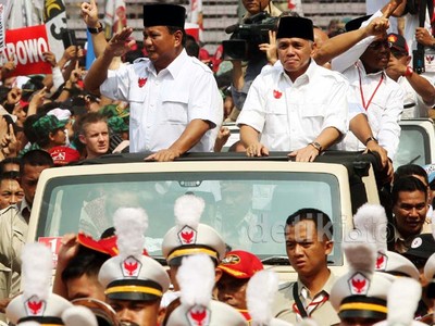 Kampanye di GBK, Prabowo-Hatta Naiki Jeep