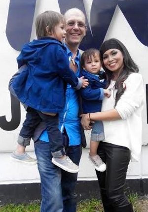 Ternyata Mantan Istri Daus Mini Pacari Bule yang Masih Beristri