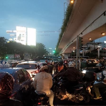 Lalu Lintas di Pancoran Tak Bergerak, Perang Klakson dan Umpatan Terdengar