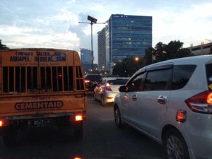 Tol Dalkot Macet Gara-gara Hujan, Cibinong-Semanggi 4 Jam
