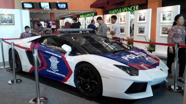 Pamerkan Lamborghini Patroli di Kelapa Gading, Polisi: Itu Hanya Pinjaman Pamerkan Lamborghini Patroli di Kelapa Gading, Polisi: Itu Hanya Pinjaman