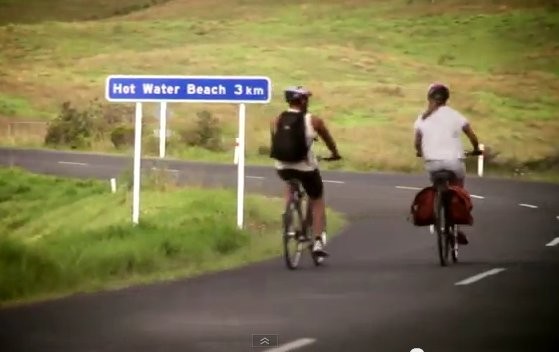 Unik! Ada Pantai Air Panas di Selandia Baru