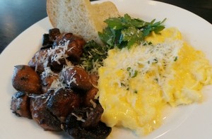 1/15 Coffee : Secangkir Cappuccino Mantap Plus Scrambled Egg Lembut Gurih