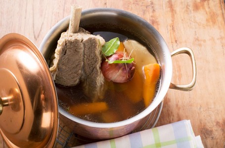 Untuk Hemat Waktu Saat Memasak, Buat Persediaan Kaldu Ini