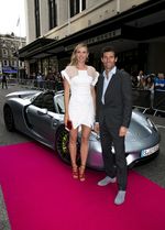 Sharapova dan Webber Kencan di Mobil Terkuat Porsche