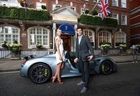 Sebagai partner turnamen tenis legendaris ini Porsche menyediakan beberapa unit mobil seperti 918 Spyder (mobil terkuat Porsche saat ini), Macan dan Panamera. Istimewa/dok Porsche.