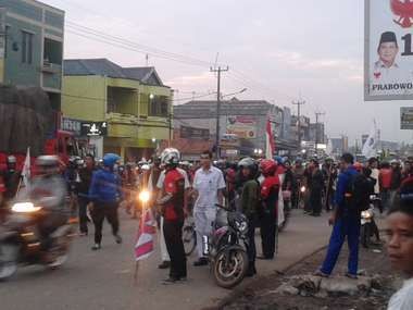 Ratusan Karyawan di Karawang Blokir Jalan, Lalin Macet Total