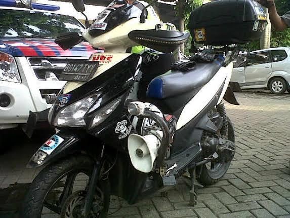 Pasang Rotator dan Sirine di Motor, Pemotor Ditilang di Cawang
