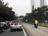 Butuh nyali untuk melanggar hukum. (Foto sevenreves/Street Shot).