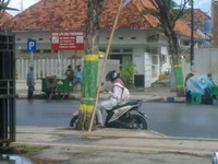 Difoto di depan 88 MOTOR Pamekasan-Madura (Foto: Abdul Wafi/Street Shot).