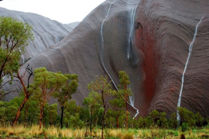 Super Langka! Air Terjun di Gunung Keramat Aborigin