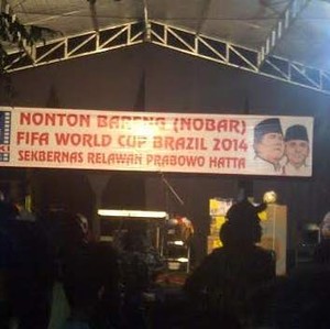 Warga Nobar Prabowo Subianto: Sang Patriot di Pasar Induk Kramatjati