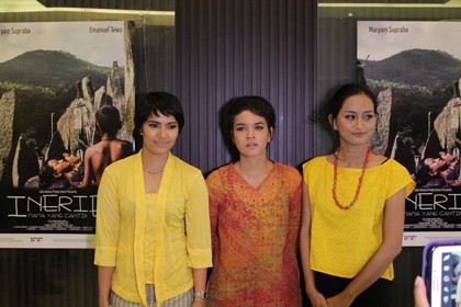 Lola Amaria Produseri Film Drama Dokumenter Inerie Mama Cantik