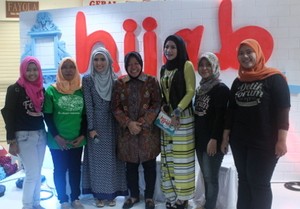 Tri Rismaharini Dukung Hijabers Tampil Modis untuk Dongkrak Ekonomi Surabaya