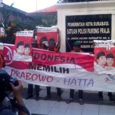 Satpol PP Kota Surabaya Tertibkan Baliho Capres karena Langgar Perda