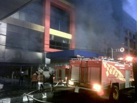 Kings Shopping Centre Terbakar, Ini Ruas Jalan yang Ditutup