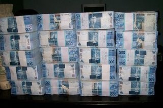 Konflik Irak dan Pilpres Bikin Rupiah Melemah