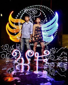 Mau Mencoba Foto Prewed dengan Fotografi Grafiti?