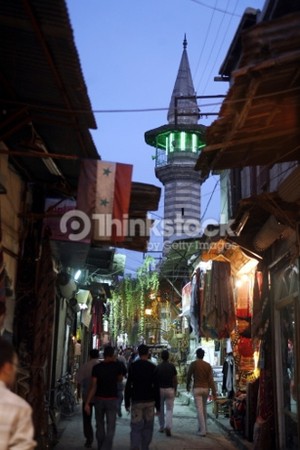 Meski Tubuh di Pasar, Tapi Hati Tetap di Masjid
