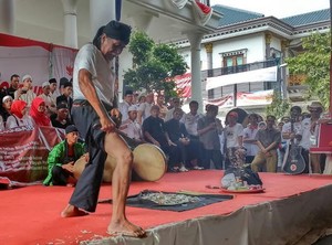 Atraksi Debus Warnai Kemeriahan Deklarasi di Rumah Polonia