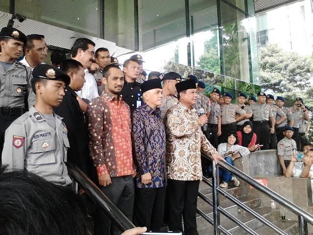 4 Jam Laporkan Kekayaan, Prabowo-Hatta Tinggalkan KPK