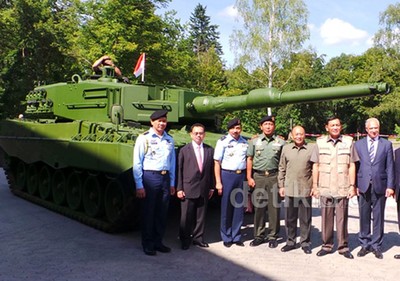 Serah Terima Tank Leopard