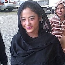 Punya Pacar Baru, Dewi Persik Tak Mau Buru-buru Menikah Lagi