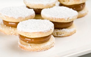 Legit Renyah Alfajores, Biskuit Isi Dulce de Leche dari Argentina