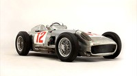 Mercedes-Benz W196 Tahun 1954. Mobil ini dilelang oleh Bonham di bulan Juli 2013 lalu di Inggris dengan harga Rp 358 Miliar. Mobil memiliki nilai historis tinggi karena memenangkan Grand Prix sebanyak 9 kali pada periode tahun 1954-1955. Mobil dikendarai oleh legenda balap dari Argentina Juan Manuel Fangio. (dok. CNN)