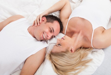 Sexting Hingga Nonton Film, Alternatif Foreplay yang Dapat Dicoba Pasangan