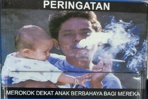 Ini 5 Pilihan Gambar Seram yang Wajib Ada di Rokok, Termasuk Pria Gendong Bayi