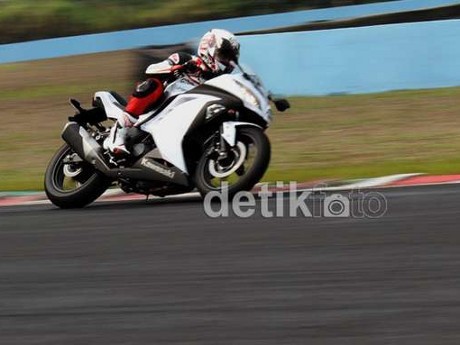 R25 Datang, Ninja Masih Tenang