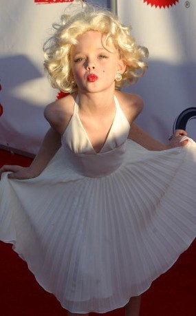 Elle Fanning dan Obsesi pada Marilyn Monroe